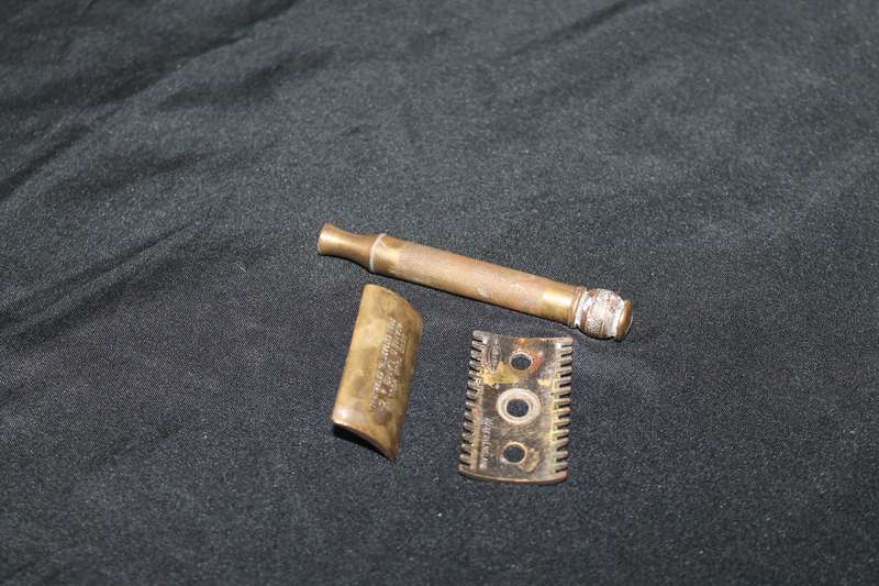 Brass razor