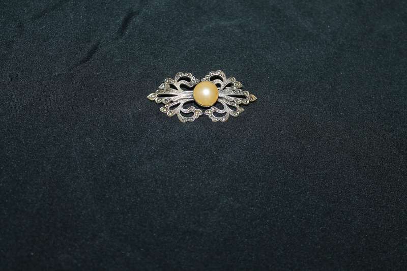 4 Marcasite Brooches and a pair of earrings
