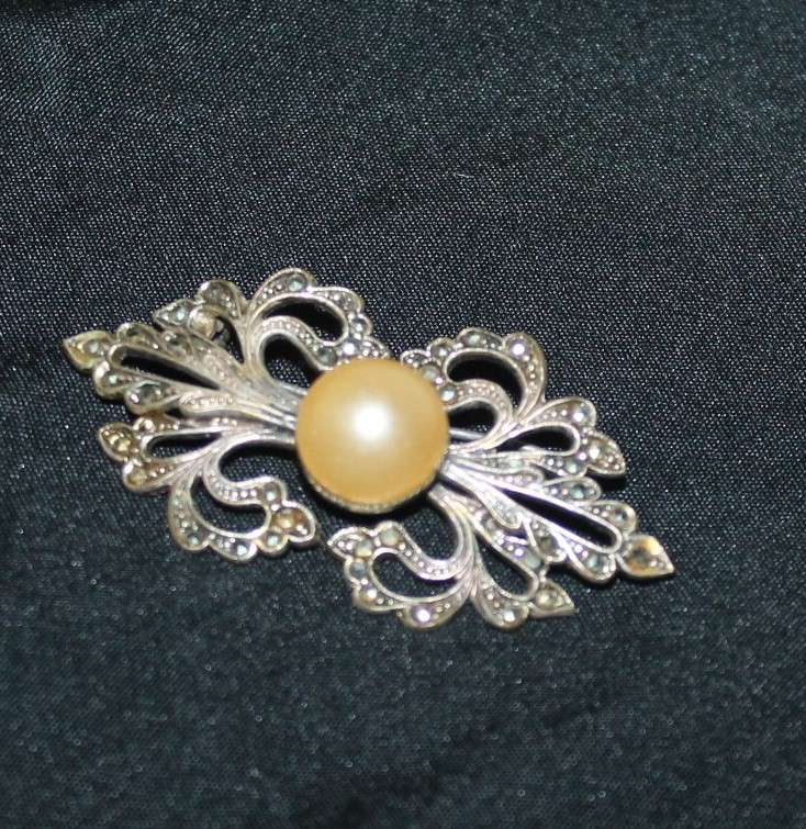 4 Marcasite Brooches and a pair of earrings