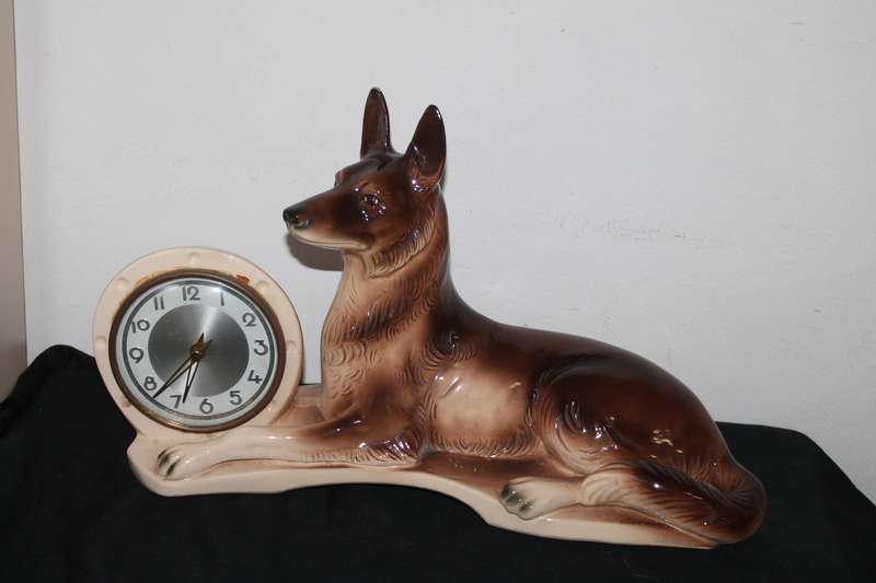 Jemma Mantle clock dog