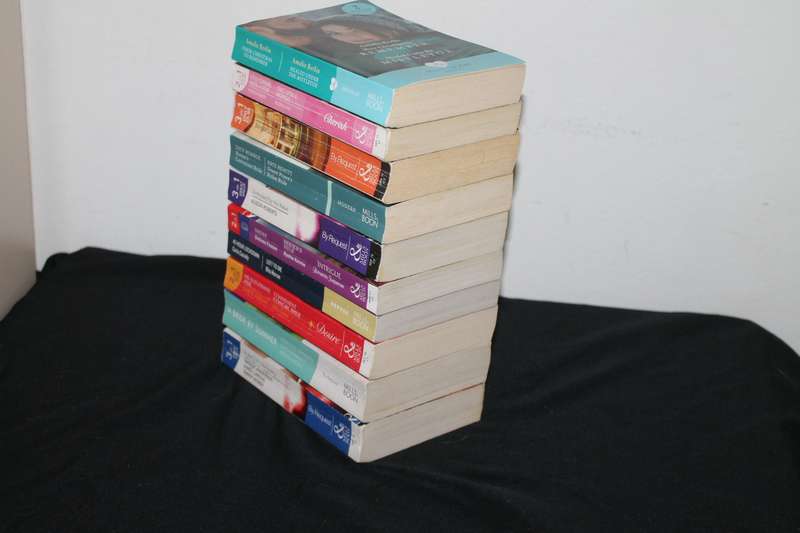 10 Mills and Boon 2 in 1 and 3 in 1 Stories