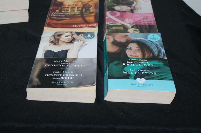 10 Mills and Boon 2 in 1 and 3 in 1 Stories