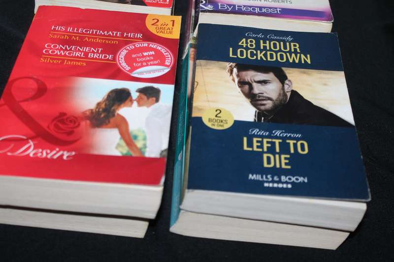 10 Mills and Boon 2 in 1 and 3 in 1 Stories