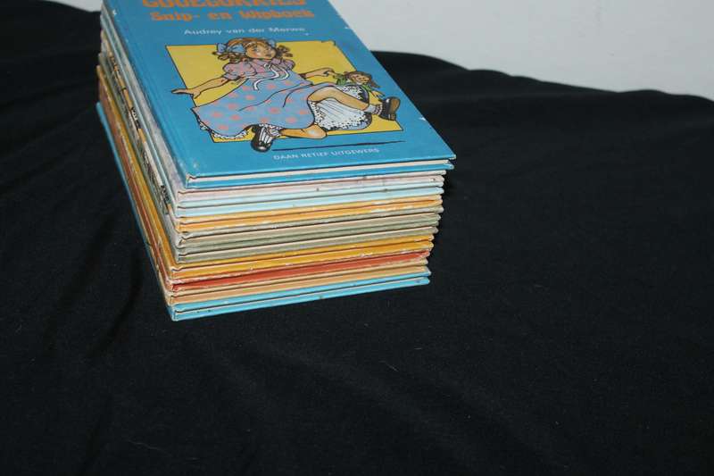 Lot of 10 Children's Books Daan Retief Uitgewers Lot 2