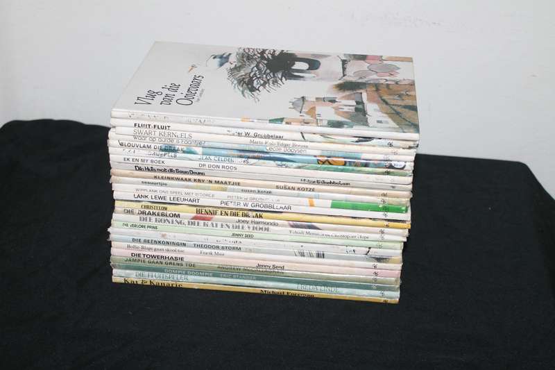 24 Children's books Daan Retief uitgewers