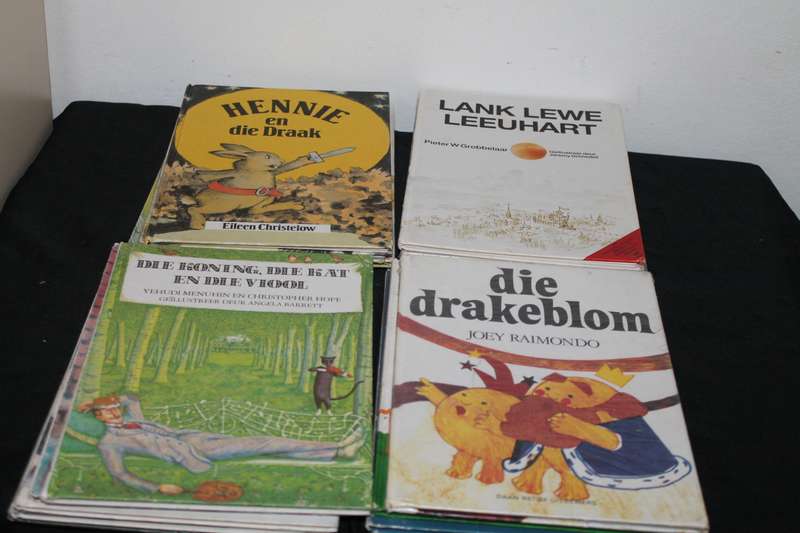 24 Children's books Daan Retief uitgewers