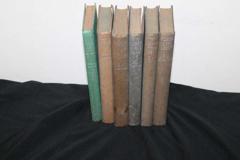 8 Books Elsie J Oxenham The Abbey