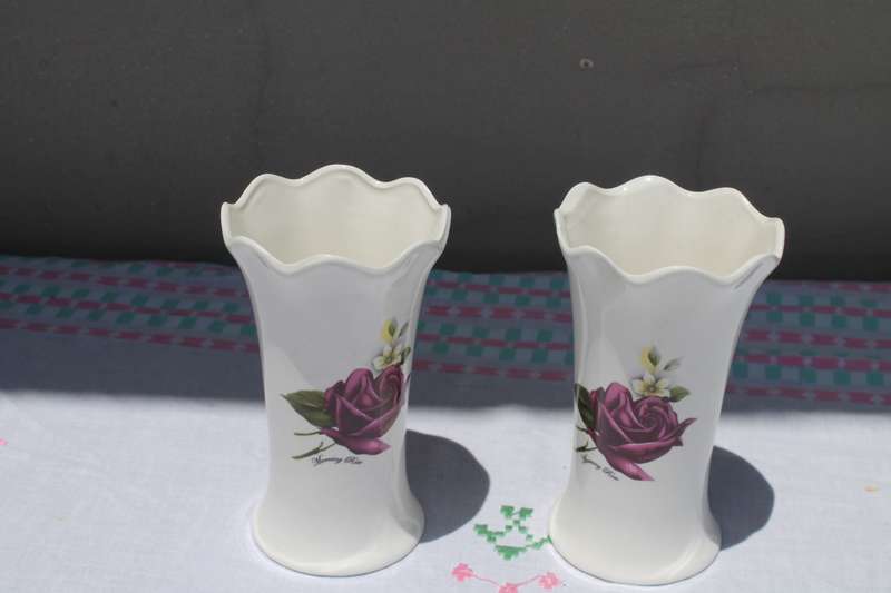 2 Vases with Purple rose