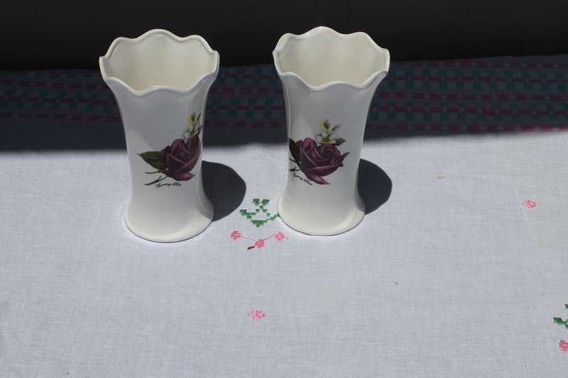 2 Vases with Purple rose