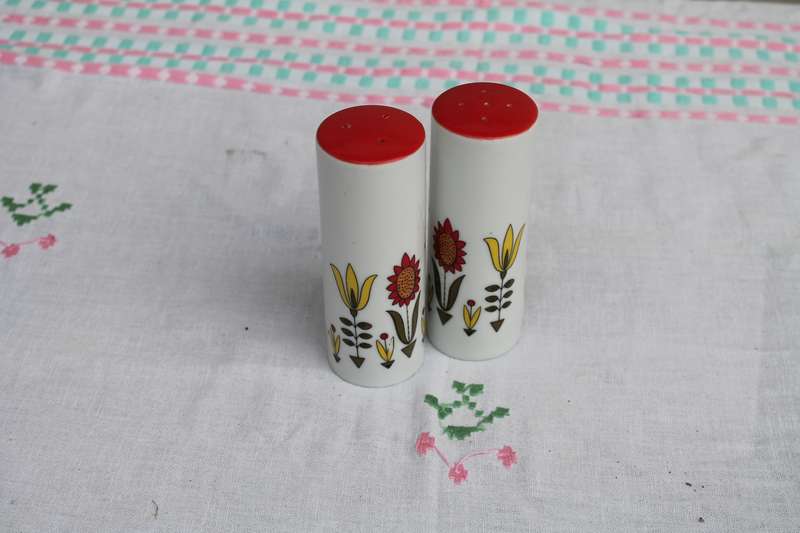 Retro Salt and Pepper Set