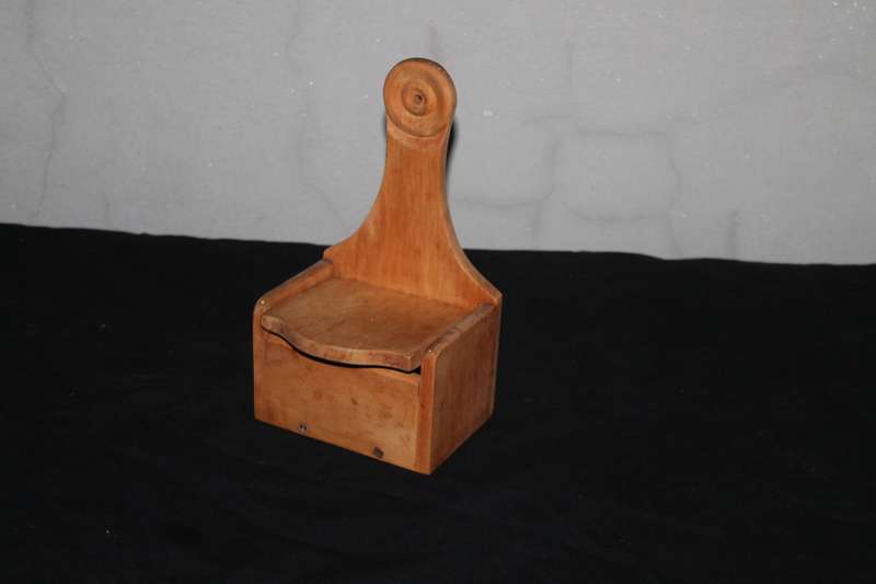 Yellowwood Holder
