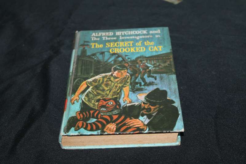 Alfred Hitchcock The Secret of the crooked cat