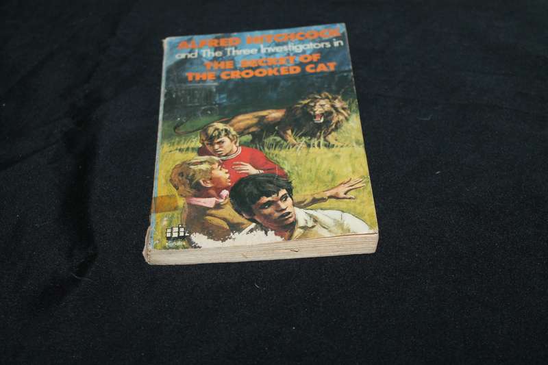 Alfred Hitchcock The Secret of the crooked Cat