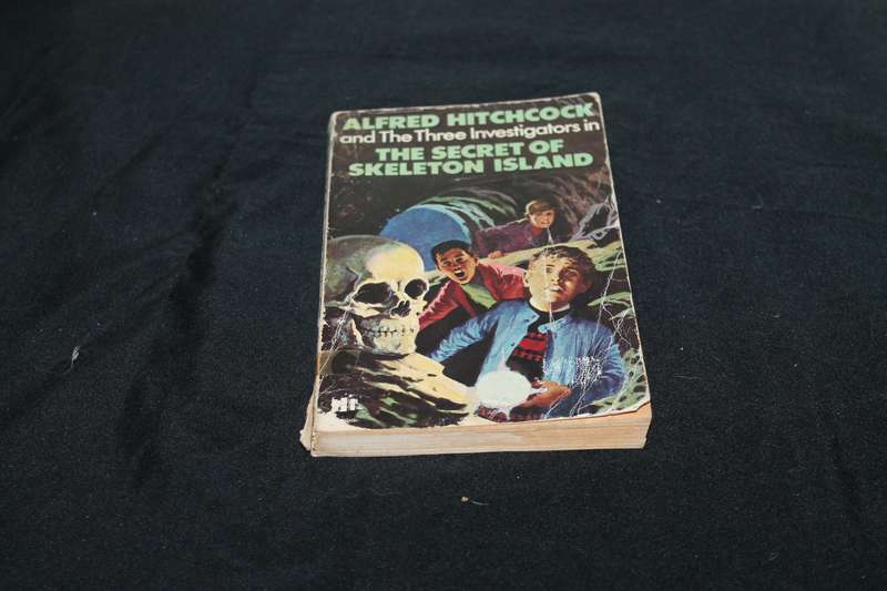 Alfred Hitchcock' The Secret of Skeleton Island