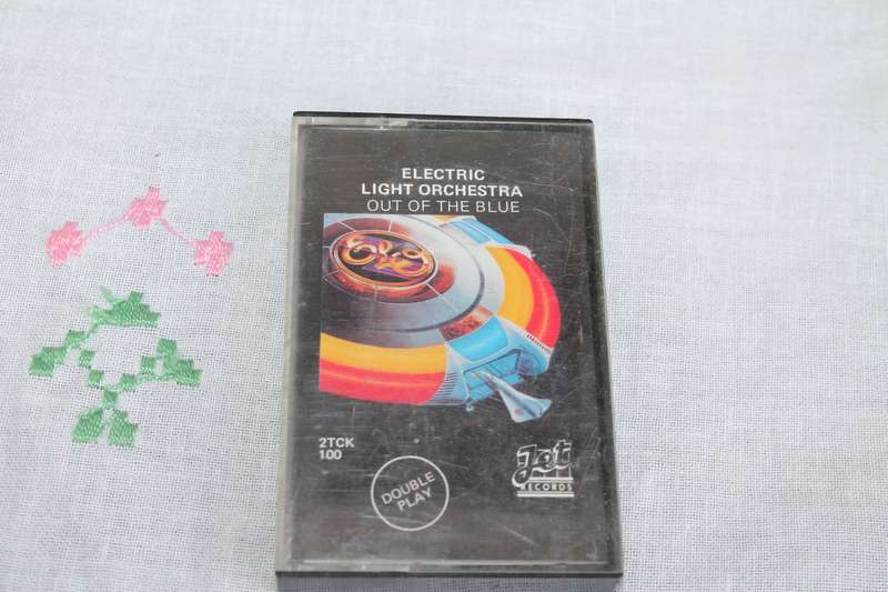 E L O Out of the blue cassette
