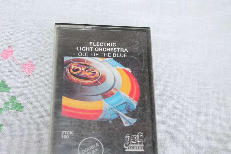 E L O Out of the blue cassette