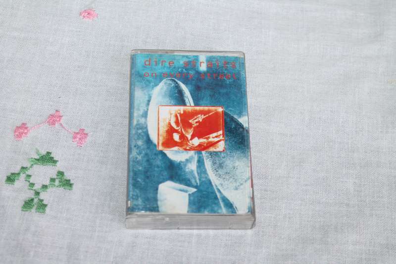 Dire Straits On every street Cassette
