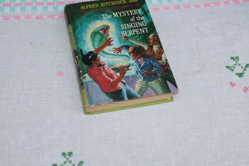 Alfred Hitchcock The mystery of the singing serpent