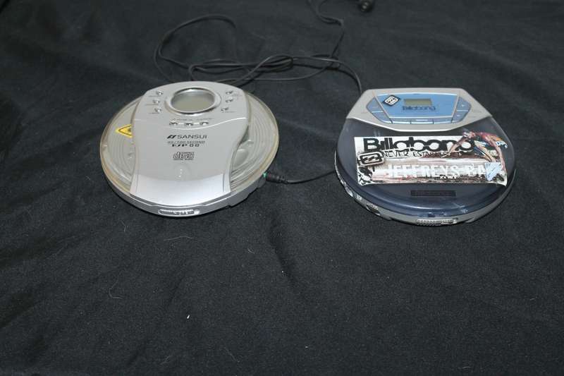 2 Cd Walkman's