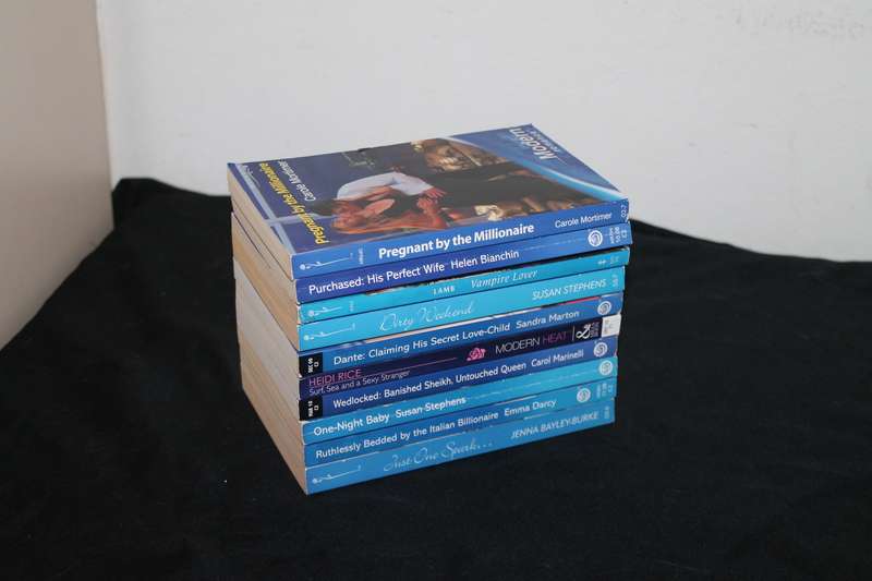 10 Mills & Boon Books Lot 1