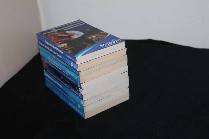 10 Mills & Boon Books Lot 1