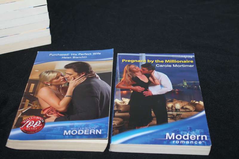 10 Mills & Boon Books Lot 1