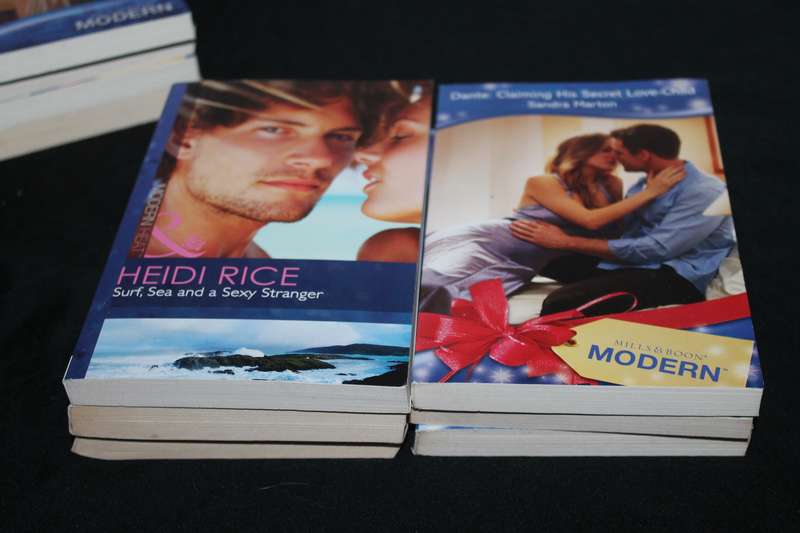 10 Mills & Boon Books Lot 1