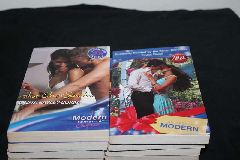 10 Mills & Boon Books Lot 1