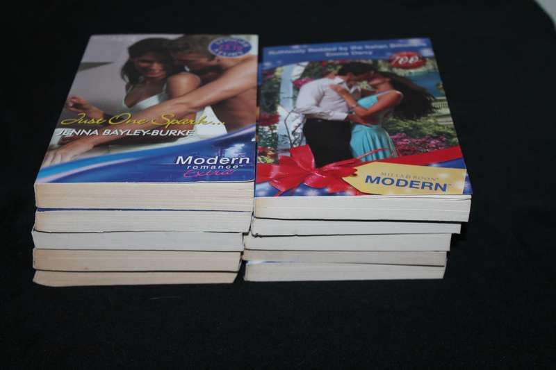 10 Mills & Boon Books Lot 1