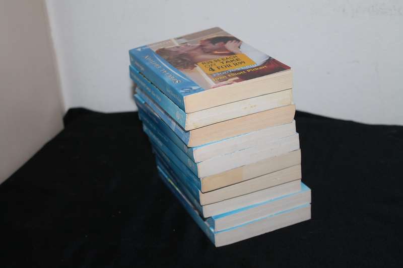 10 Mills & Boon Books Lot 2