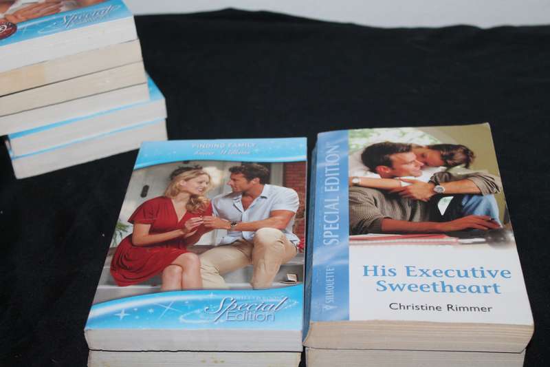 10 Mills & Boon Books Lot 2