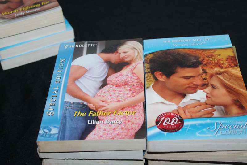 10 Mills & Boon Books Lot 2