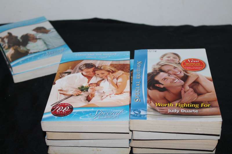 10 Mills & Boon Books Lot 2