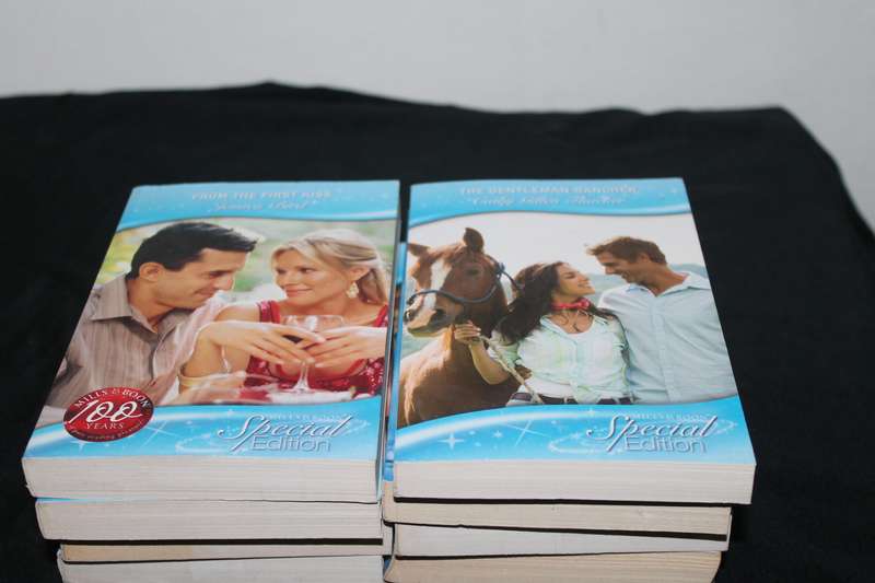 10 Mills & Boon Books Lot 2