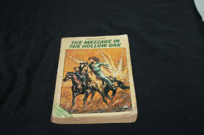 Carolyn Keene Nancy Drew The Message in the hollow oak