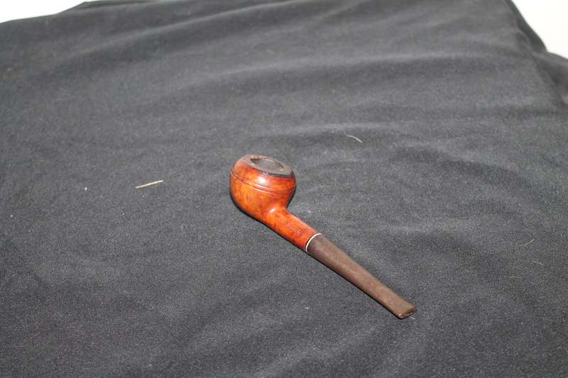 4 Pipes with Pipe stand and Glass Jar