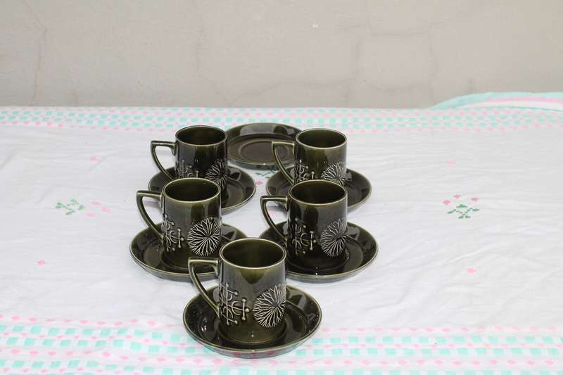 Retro 1960's Totem Susan Williams Ellis 5 Coffee Cups and Saucers