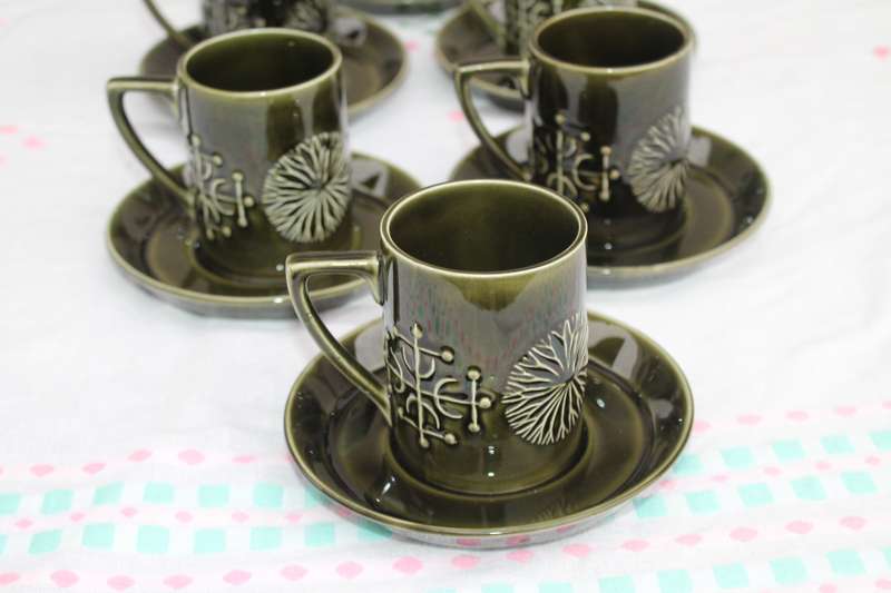 Retro 1960's Totem Susan Williams Ellis 5 Coffee Cups and Saucers
