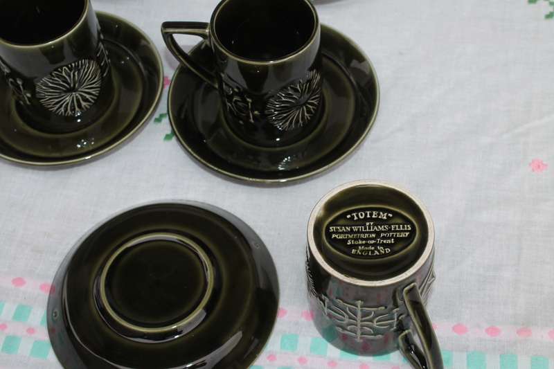 Retro 1960's Totem Susan Williams Ellis 5 Coffee Cups and Saucers