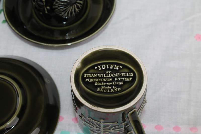 Retro 1960's Totem Susan Williams Ellis 5 Coffee Cups and Saucers