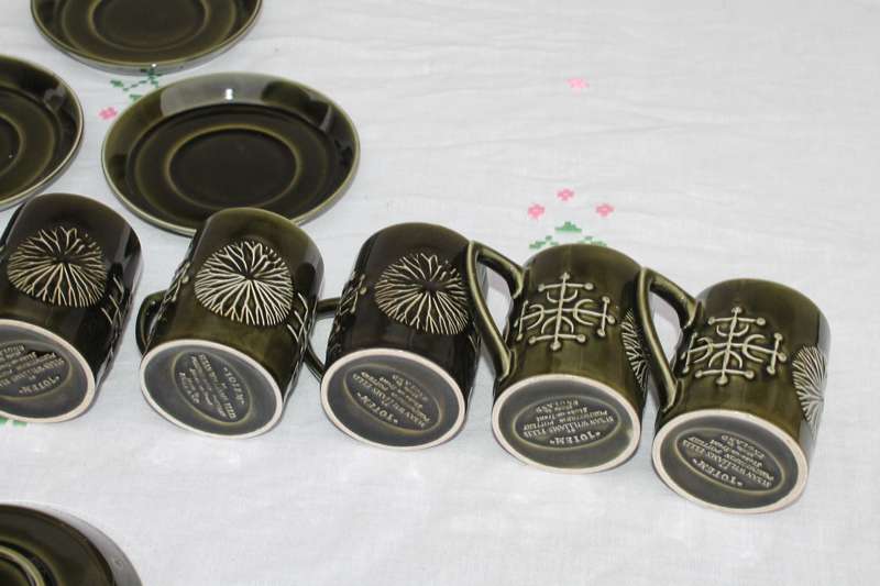 Retro 1960's Totem Susan Williams Ellis 5 Coffee Cups and Saucers