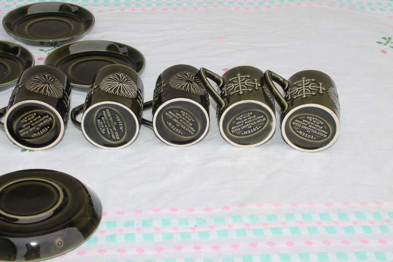 Retro 1960's Totem Susan Williams Ellis 5 Coffee Cups and Saucers