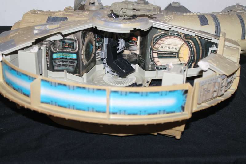 Large Millenium Falcon