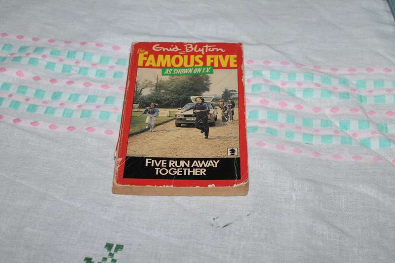 Enid Blyton Five Run Away together