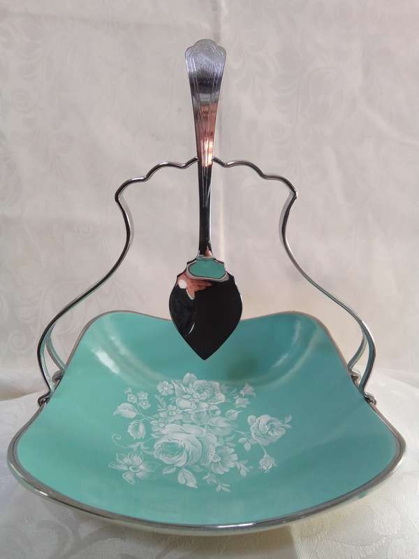 Stunning 1950's Bon bon dish in excellent condition