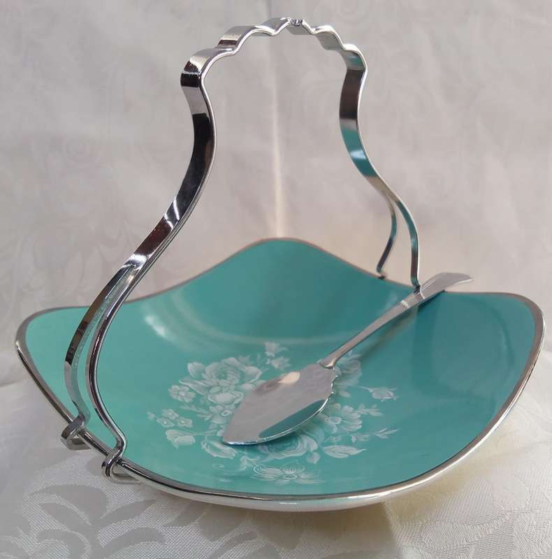 Stunning 1950's Bon bon dish in excellent condition