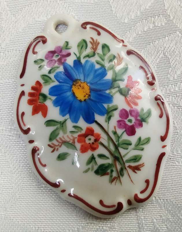 Beautiful vintage hand painted Bavarian porcelain pendant