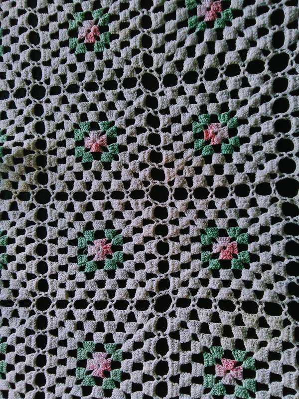 Stunning crocheted tray cloth - about 50cms across