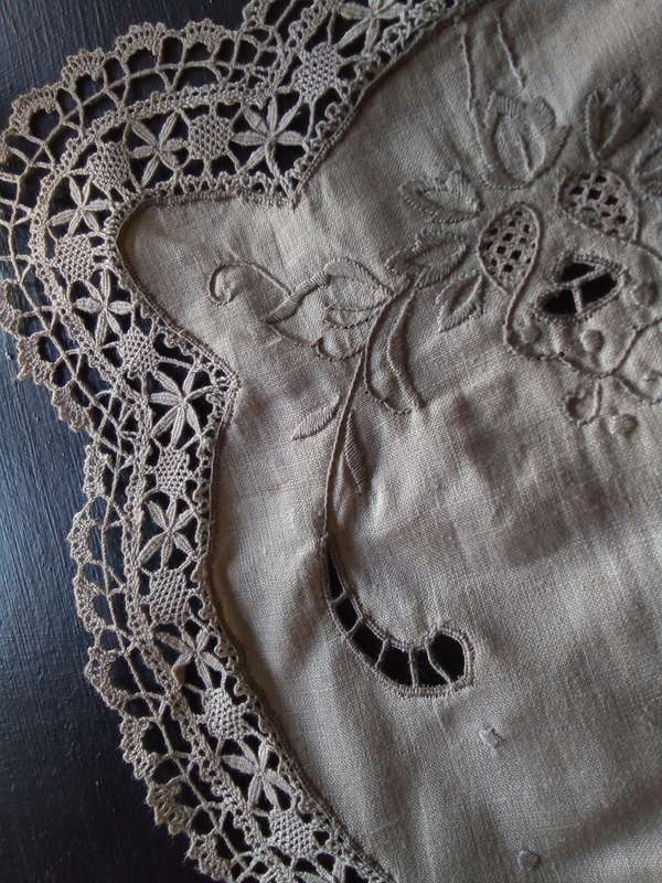 Exquisite embroidered tray cloth with crocheted detail - about 44cms across