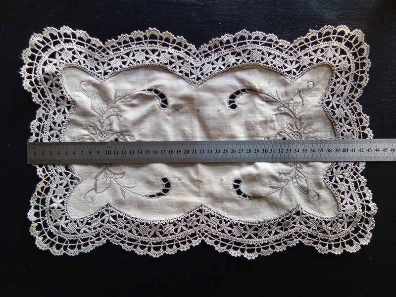 Exquisite embroidered tray cloth with crocheted detail - about 44cms across